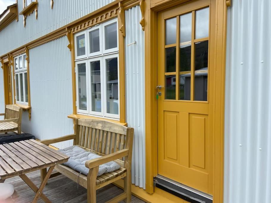 Undiraldan - Steinholt, Old Music School Apartment Seythisfjorthur Exterior photo